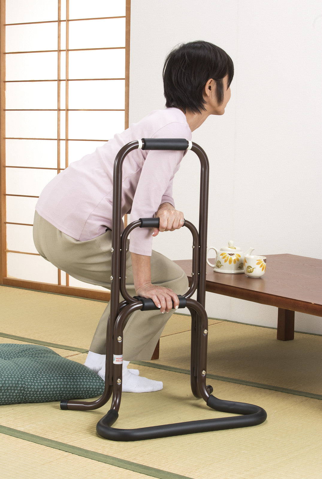 アルミ製らくらく立ち上がり手すり 日本製